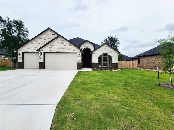 806 Eagle Heights DR, Salado, TX 76571