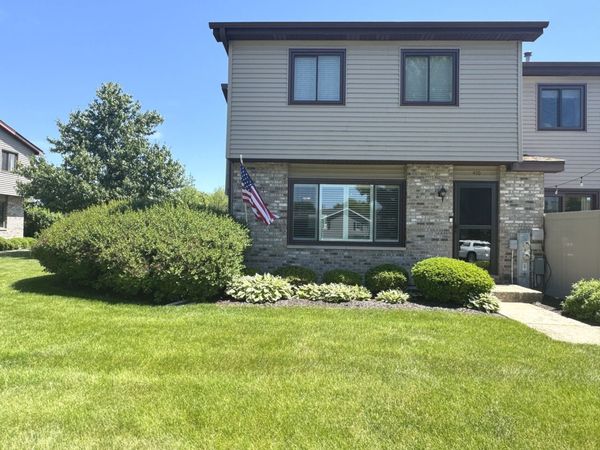 410 Circlegate Road , Unit 410, New Lenox, IL 60451
