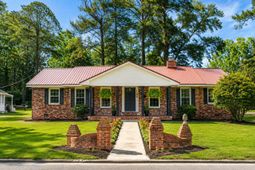 109 Quaker Street photo 4