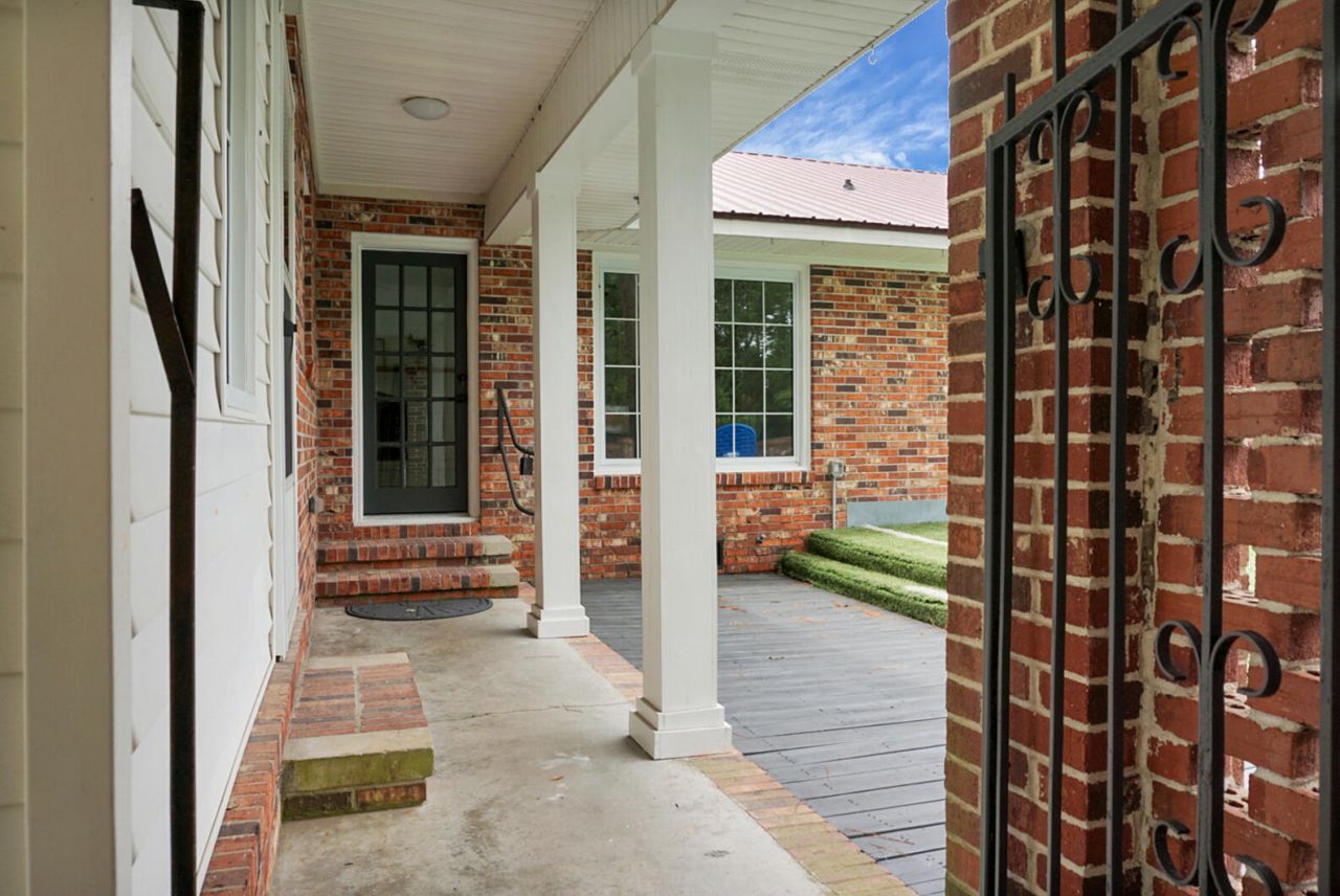 109 Quaker Street Photo 32