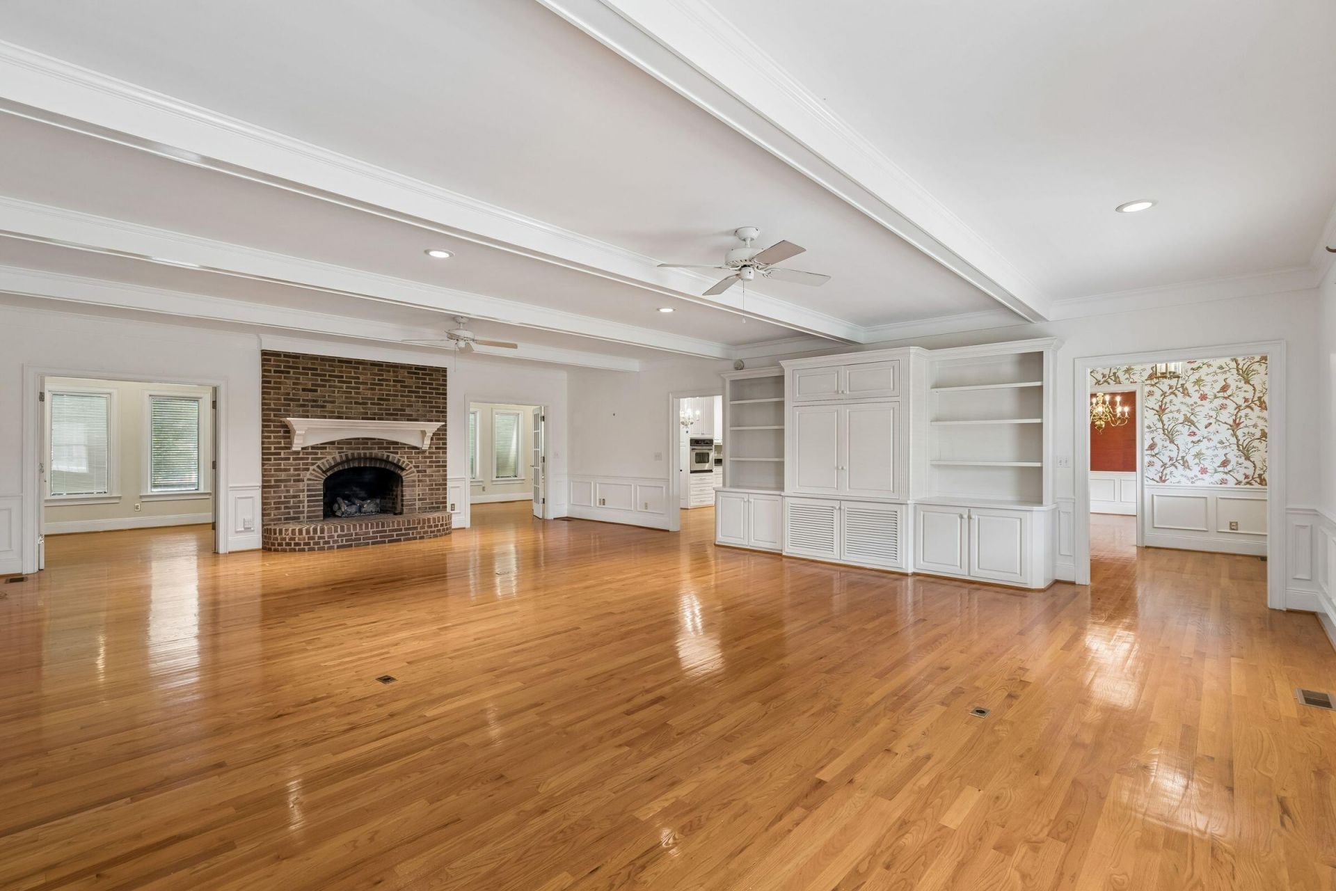 905 W Raysor Street Photo 13