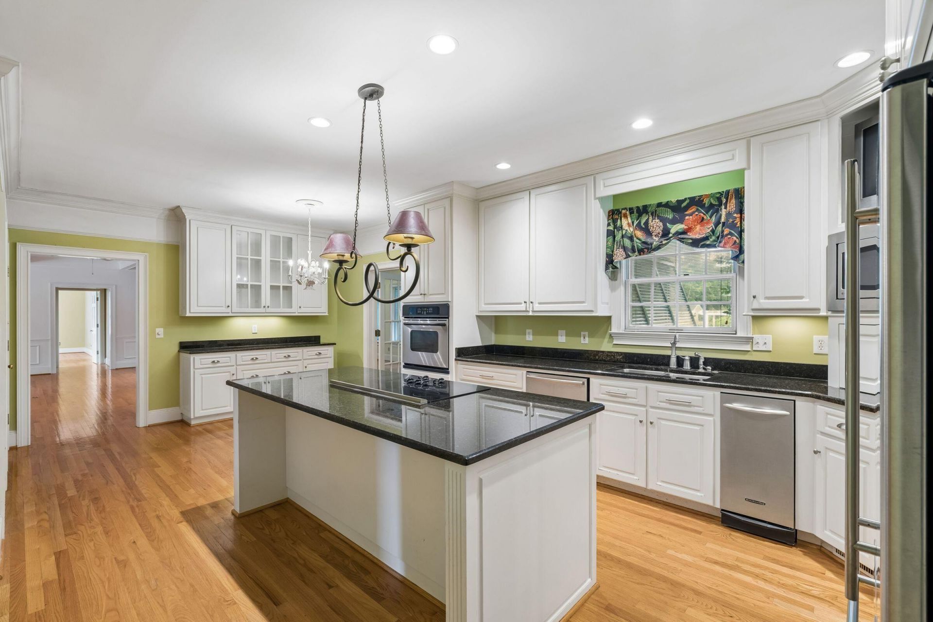 905 W Raysor Street Photo 23