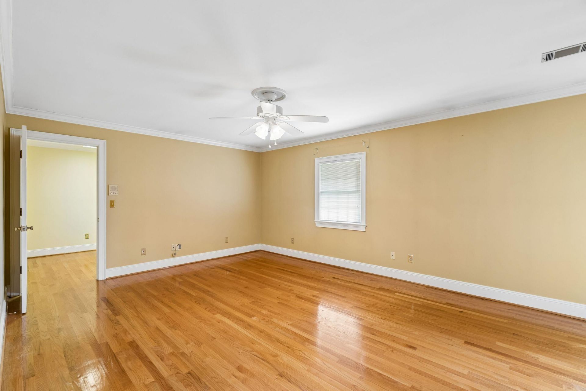 905 W Raysor Street Photo 27