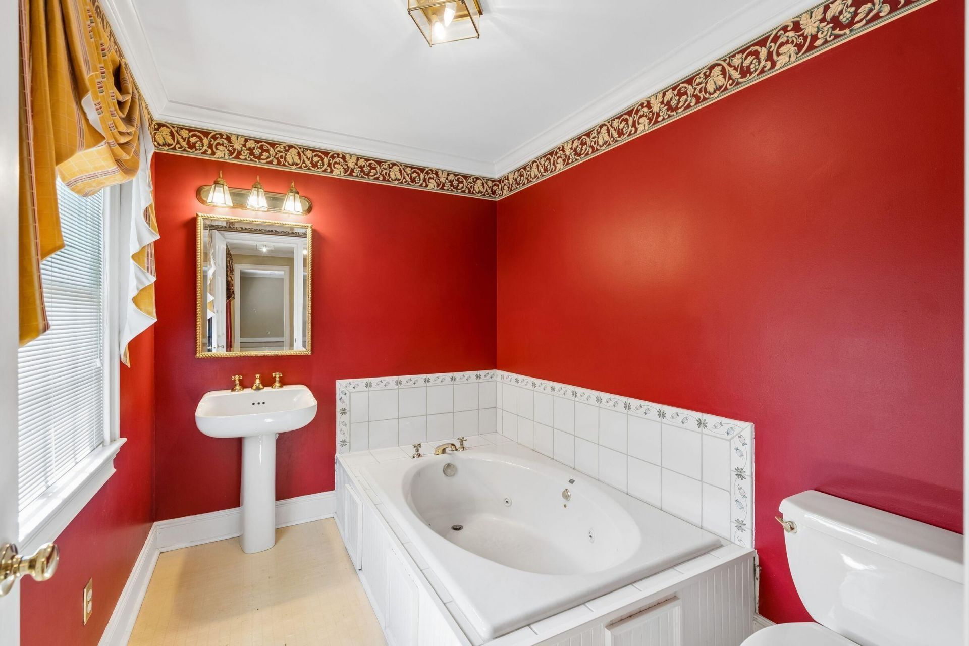 905 W Raysor Street Photo 32