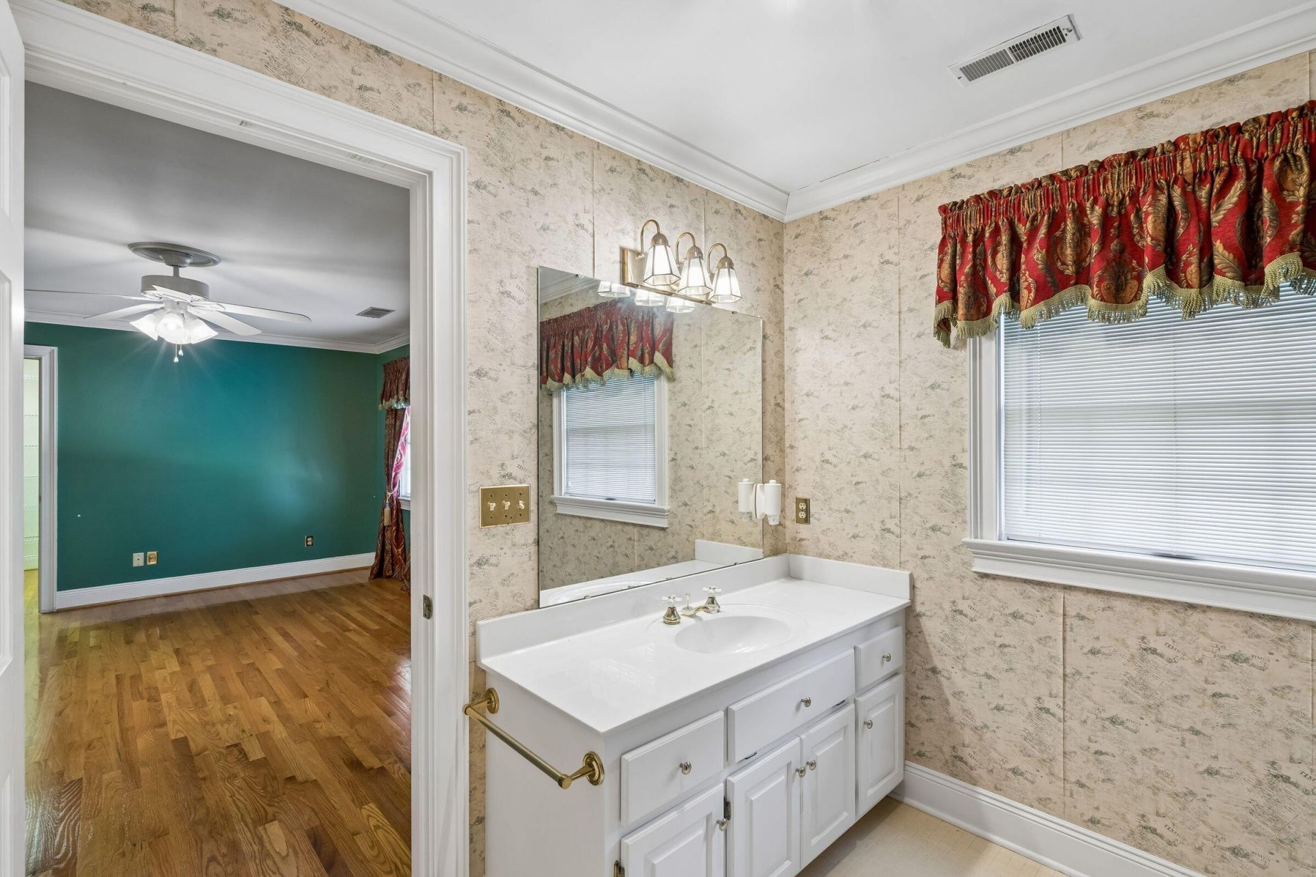 905 W Raysor Street Photo 38