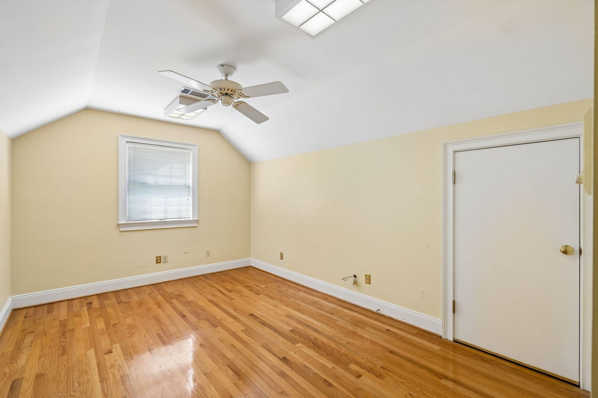 905 W Raysor Street Photo 40