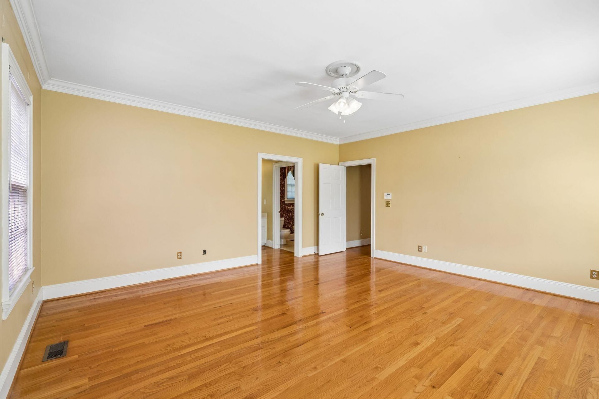 905 W Raysor Street Photo 53
