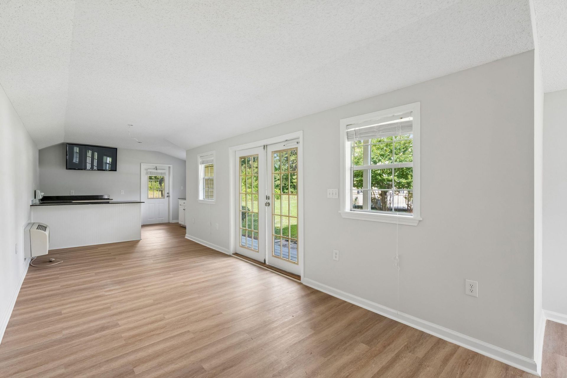 905 W Raysor Street Photo 72