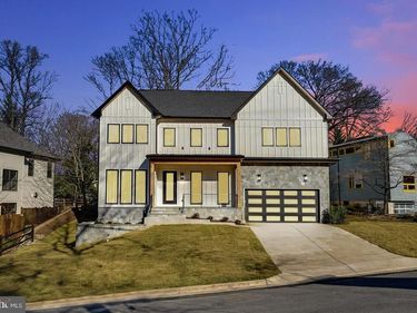3830 30TH ROAD N , ARLINGTON, VA 22207