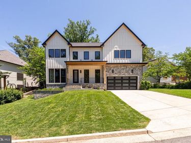 3830 30TH ROAD N , ARLINGTON, VA 22207