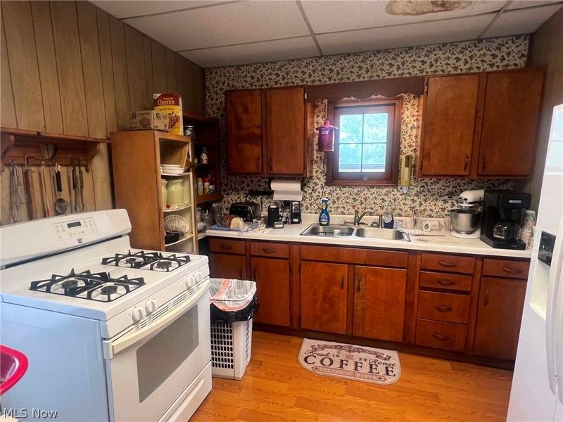 431 W Walnut Street , Barnesville, OH 43713 Photo 4