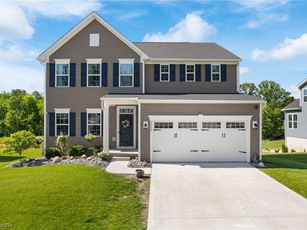 2262 Monaco Street NW, Uniontown, OH 44685