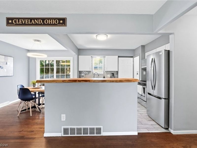 1209 Galaxy Drive, Cleveland, OH 44109 Photo 10