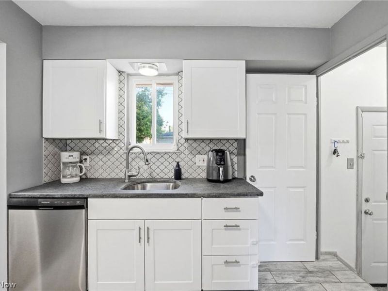 1209 Galaxy Drive, Cleveland, OH 44109 Photo 14