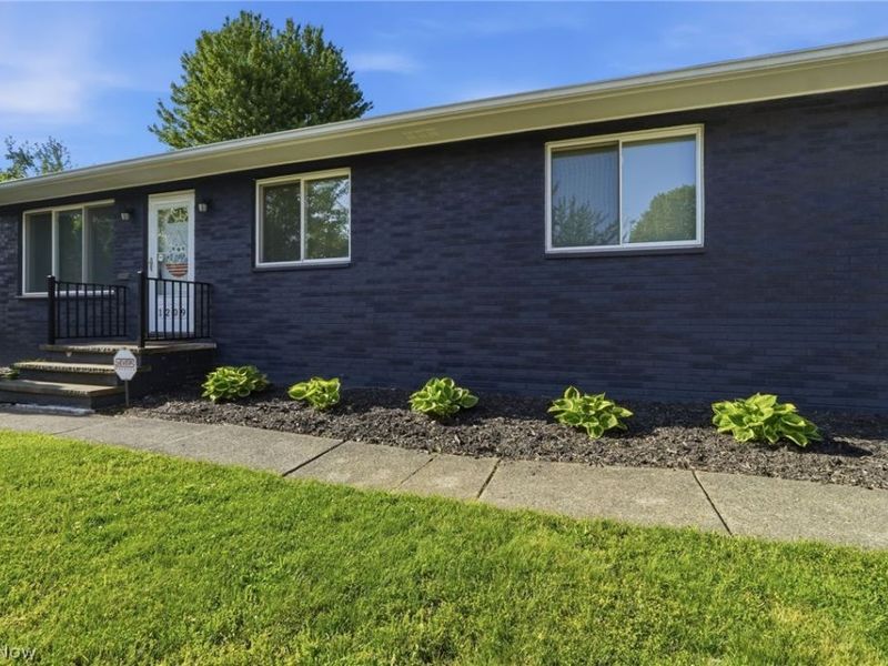 1209 Galaxy Drive, Cleveland, OH 44109 Photo 2