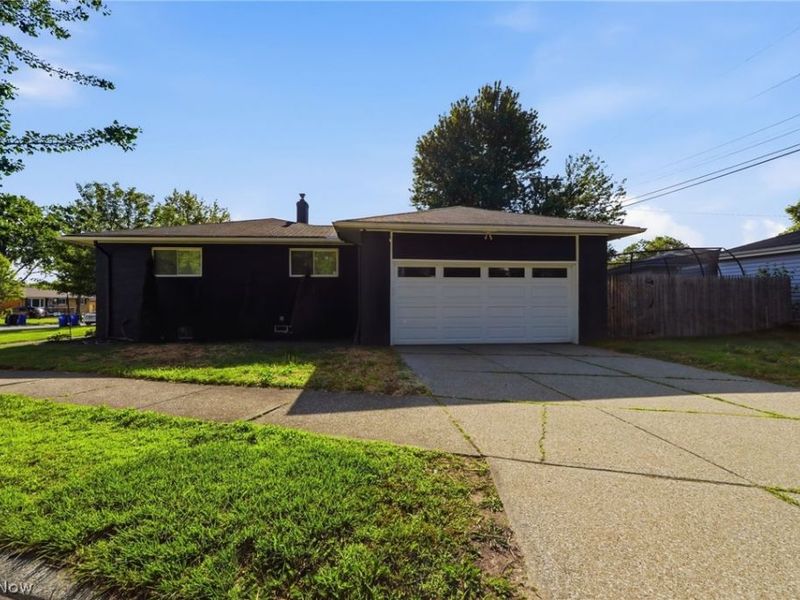 1209 Galaxy Drive, Cleveland, OH 44109 Photo 4