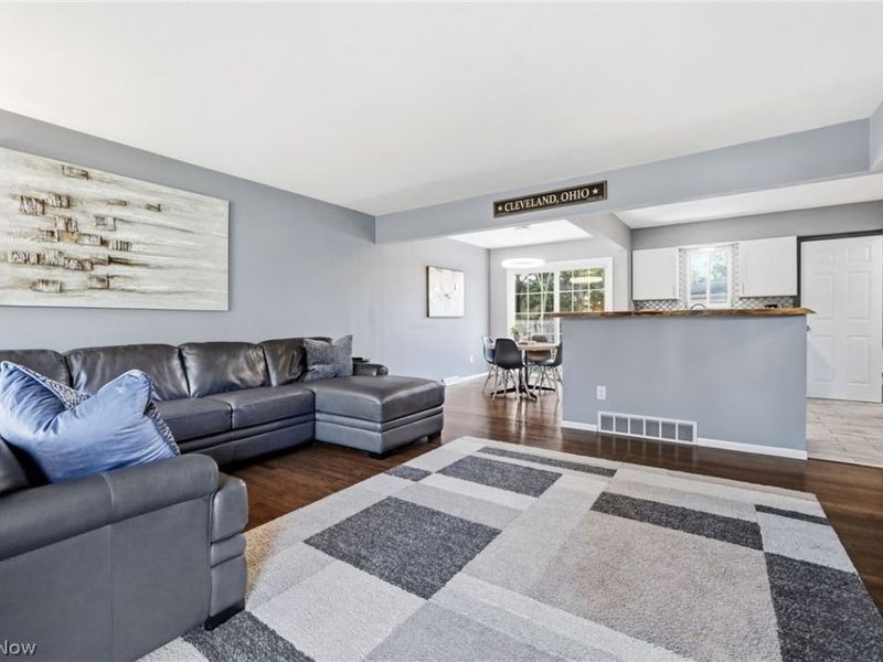 1209 Galaxy Drive, Cleveland, OH 44109 Photo 6