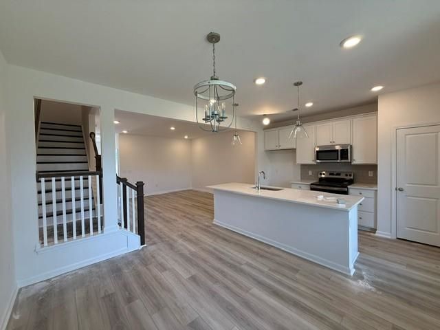 682 Bolder Way  Photo 3