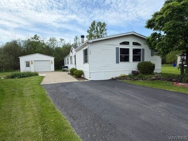 1159 TIMBERWOOD Court, Lockport, NY 14094