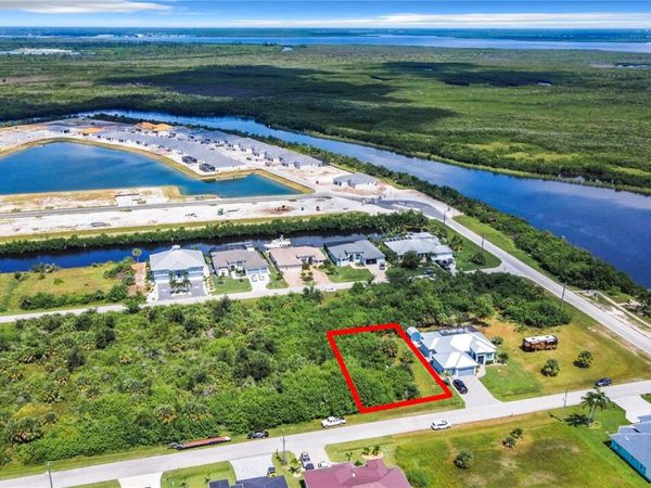 15707 MARGO CIRCLE , PORT CHARLOTTE, FL 33981