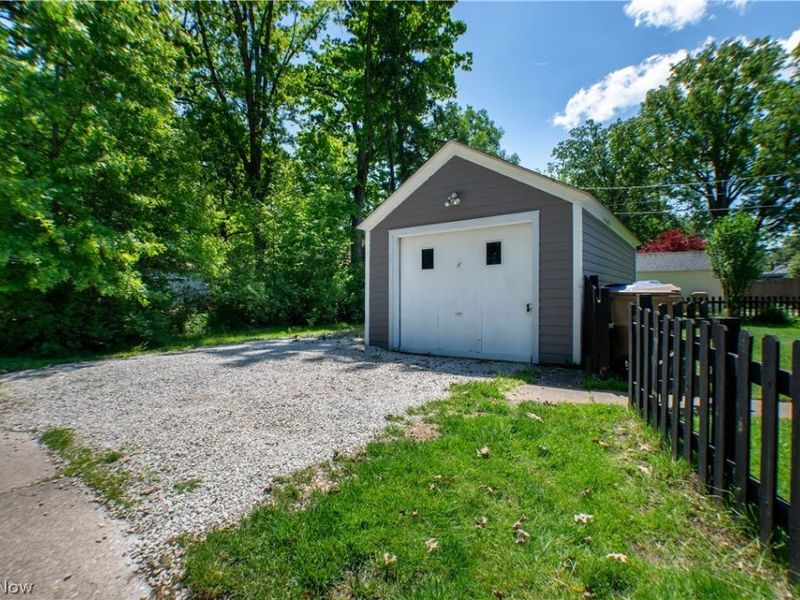 2267 15th Street , Cuyahoga Falls, OH 44223 Photo 6