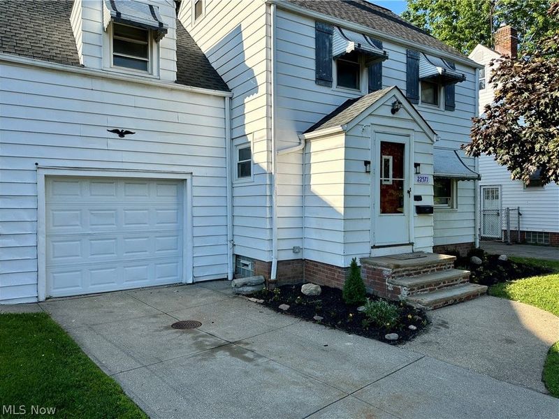 22571 Ivan Avenue , Euclid, OH 44123 Photo 2
