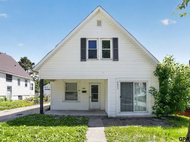 6621 Pinkney Street, Omaha, NE 68104