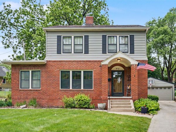 912 37th Street, Des Moines, IA 50312