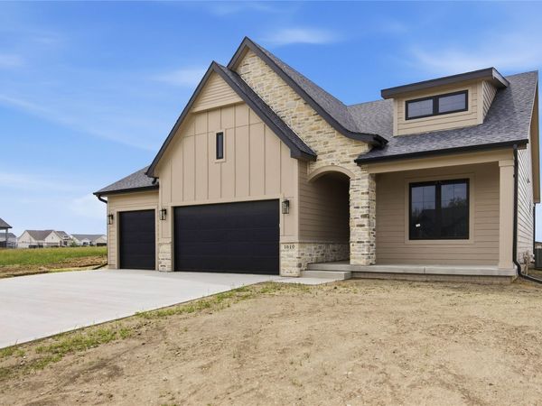 1610 NW Parkside Lane, Waukee, IA 50263