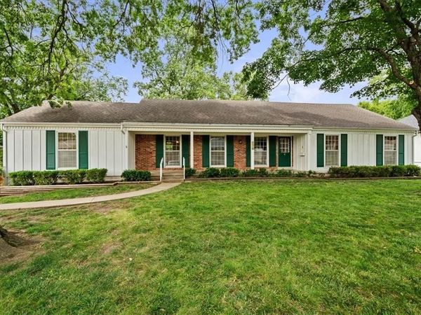 9516 Buena Vista Street, Overland Park, KS 66207