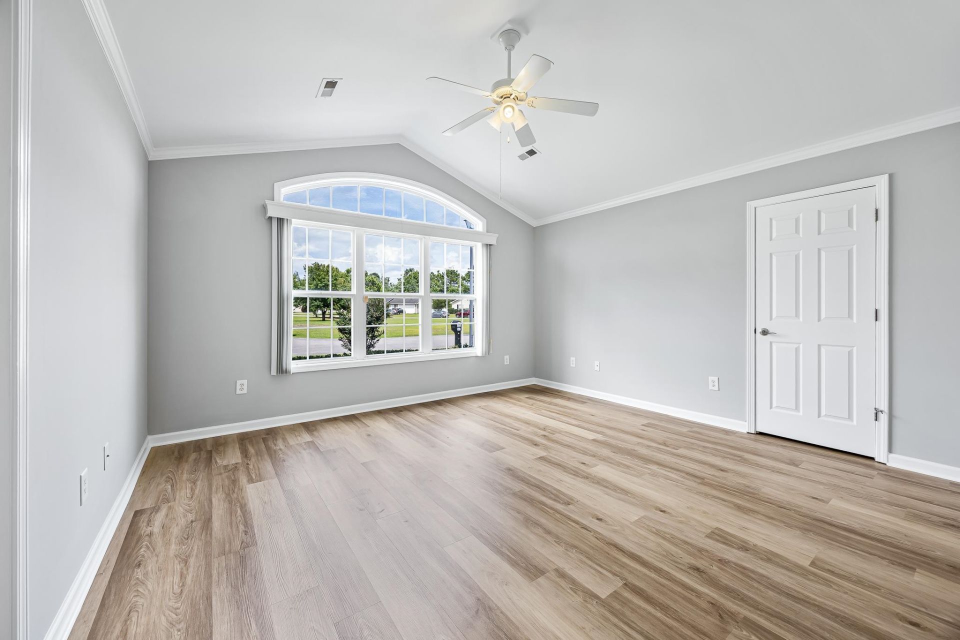 220 Loquat Ct. Photo 16