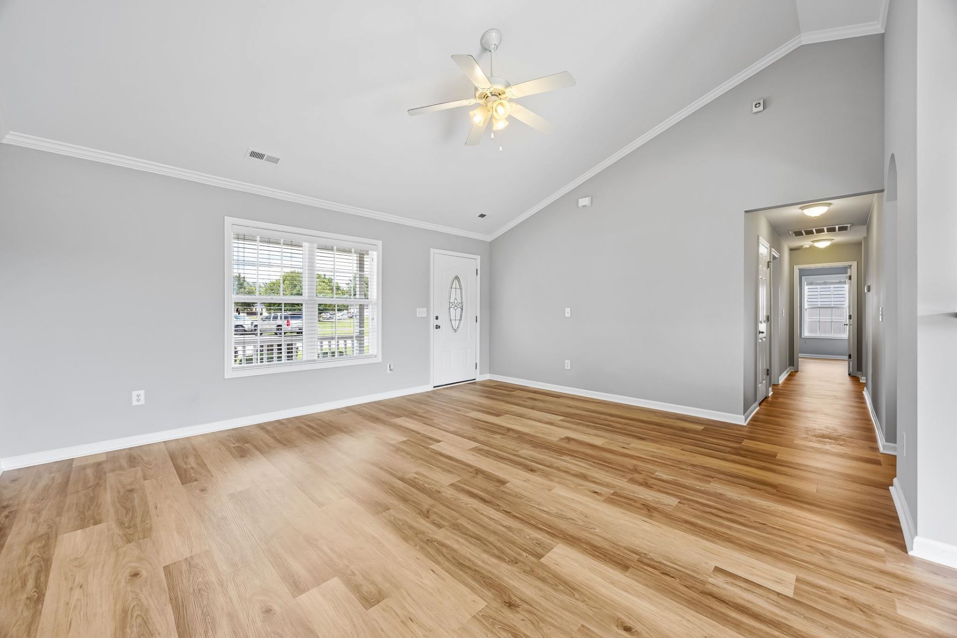 220 Loquat Ct. Photo 4