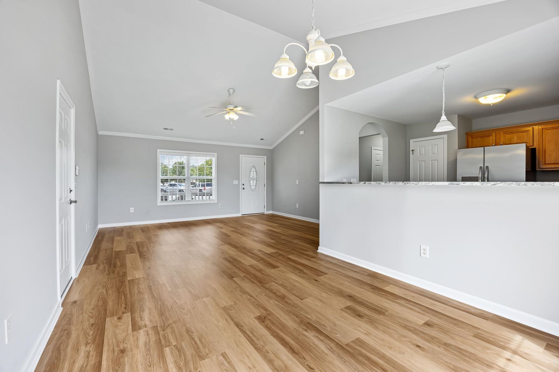 220 Loquat Ct. Photo 6