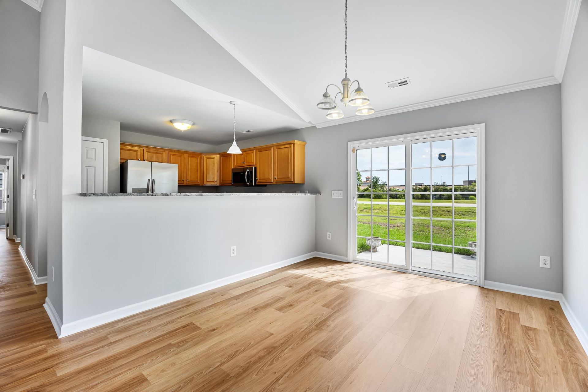 220 Loquat Ct. Photo 8