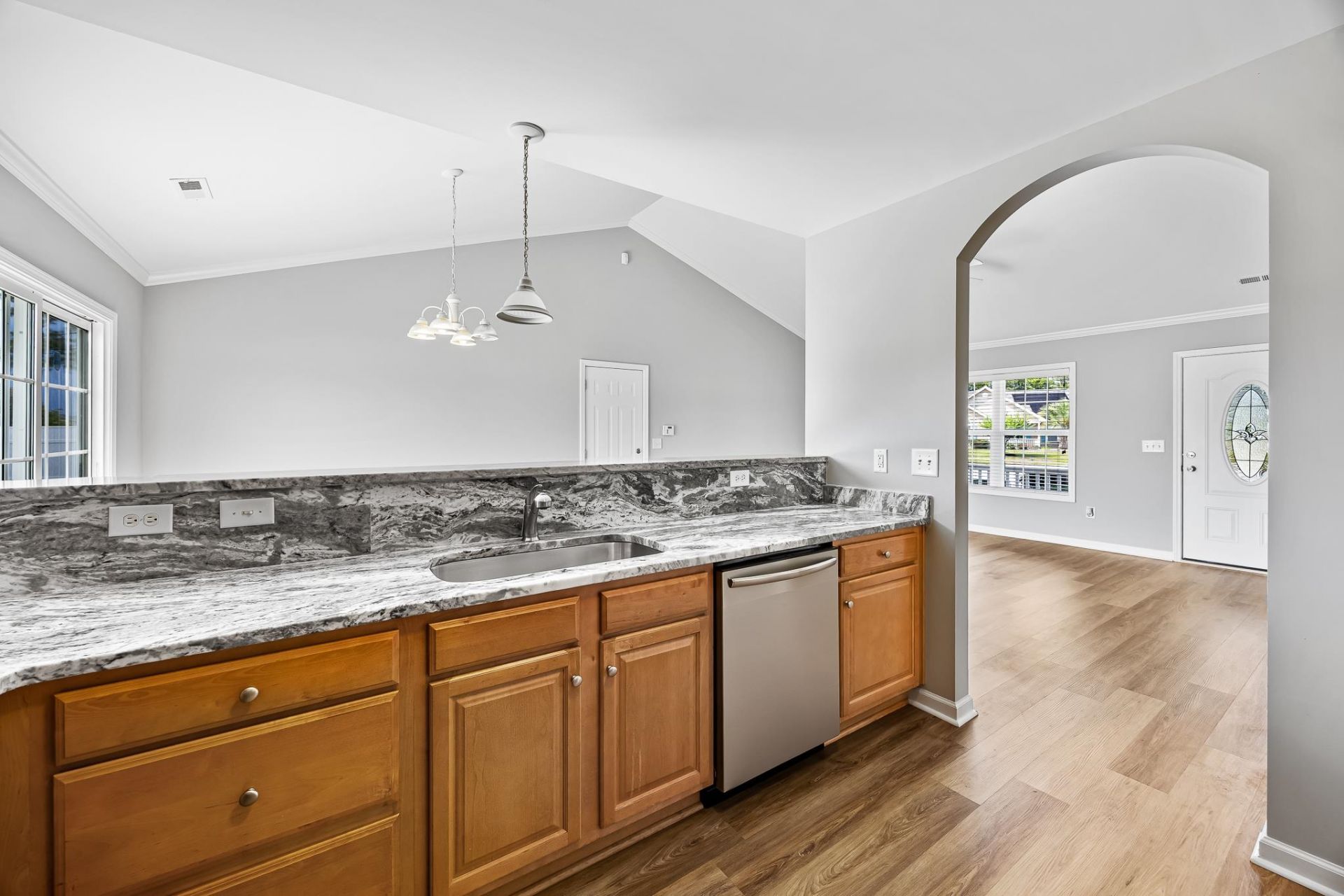 220 Loquat Ct. Photo 9