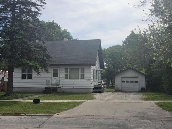 712 3rd Ave NE , Independence, IA 50644