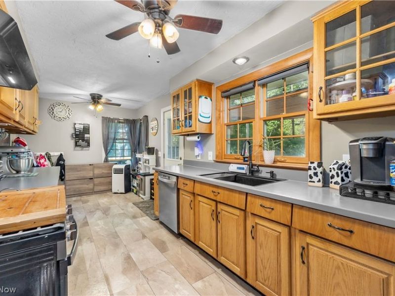 1908 Wallace Lane, Lorain, OH 44053 Photo 17