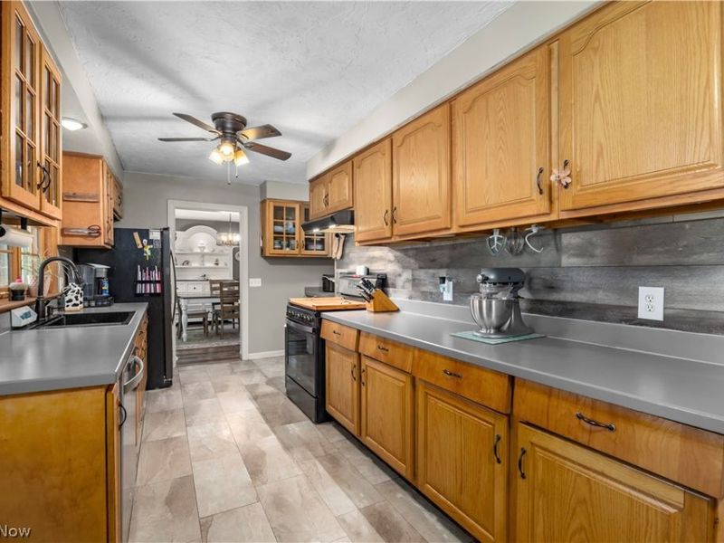 1908 Wallace Lane, Lorain, OH 44053 Photo 6