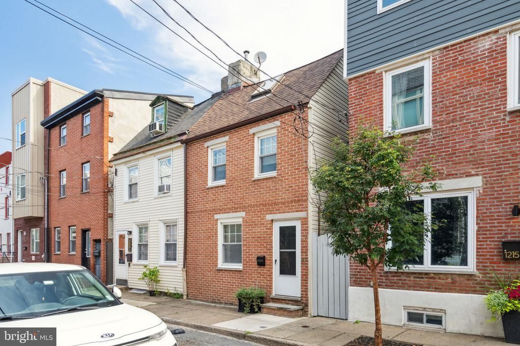 1217 E Oxford Street, Philadelphia, PA 19125 Main Photo