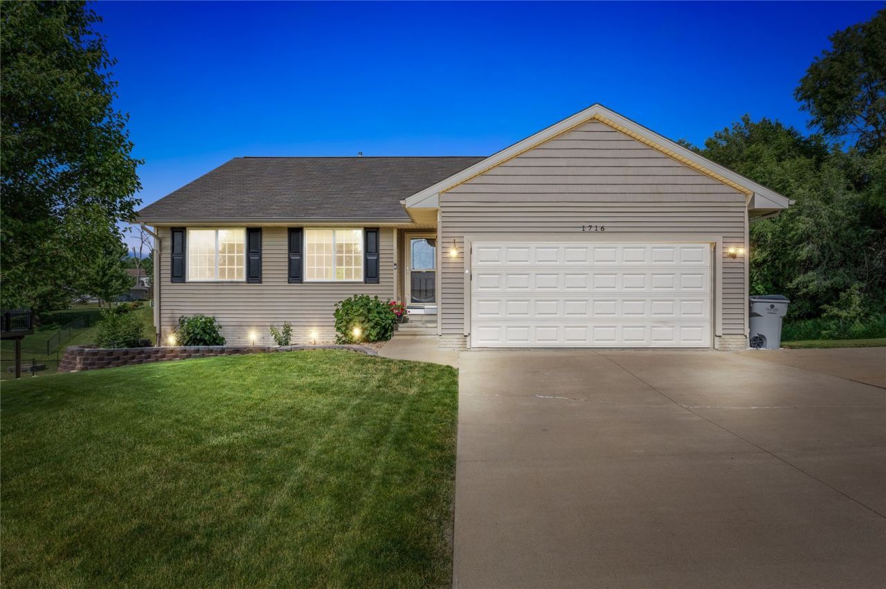 1716 23rd Street Sw, Cedar Rapids, IA 52404 Main Photo