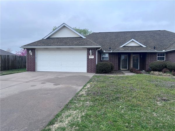 2060 Ravenwood , Unit B, Siloam Springs, AR 72761