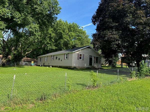 819 S 8th Street , Vandalia, IL 62471
