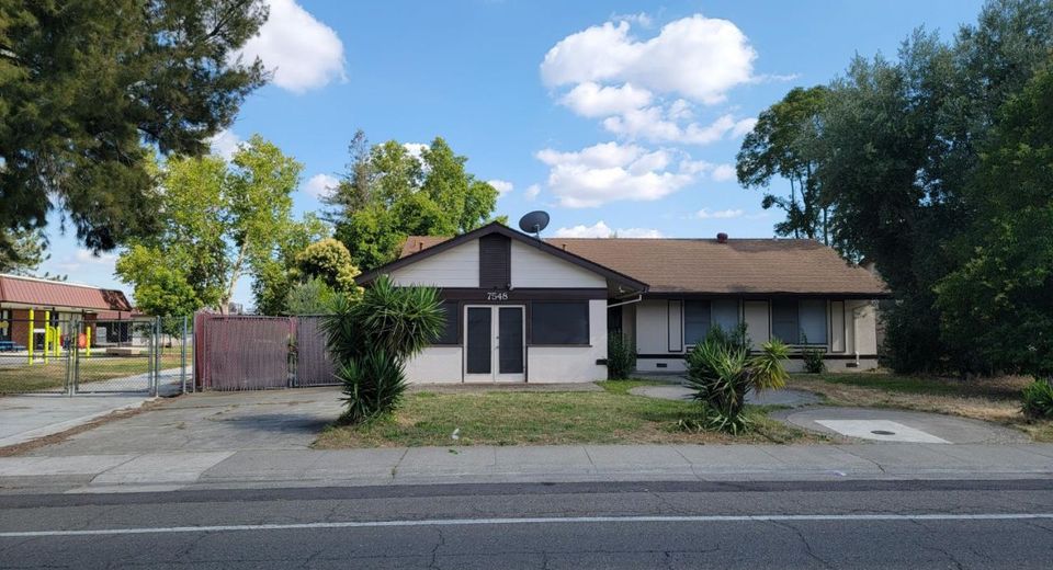 7548 Lindale Dr, Sacramento, CA 95828 Photo