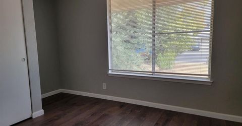 7548 Lindale Dr, Sacramento, CA 95828 Photo