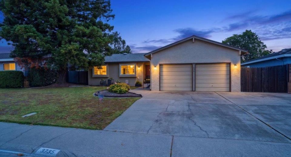 3735 Hillcrest Ln, Sacramento, CA 95821 Photo