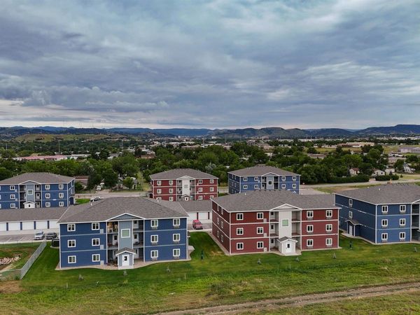 1050 VALLEY DR, Rapid City, SD 57701