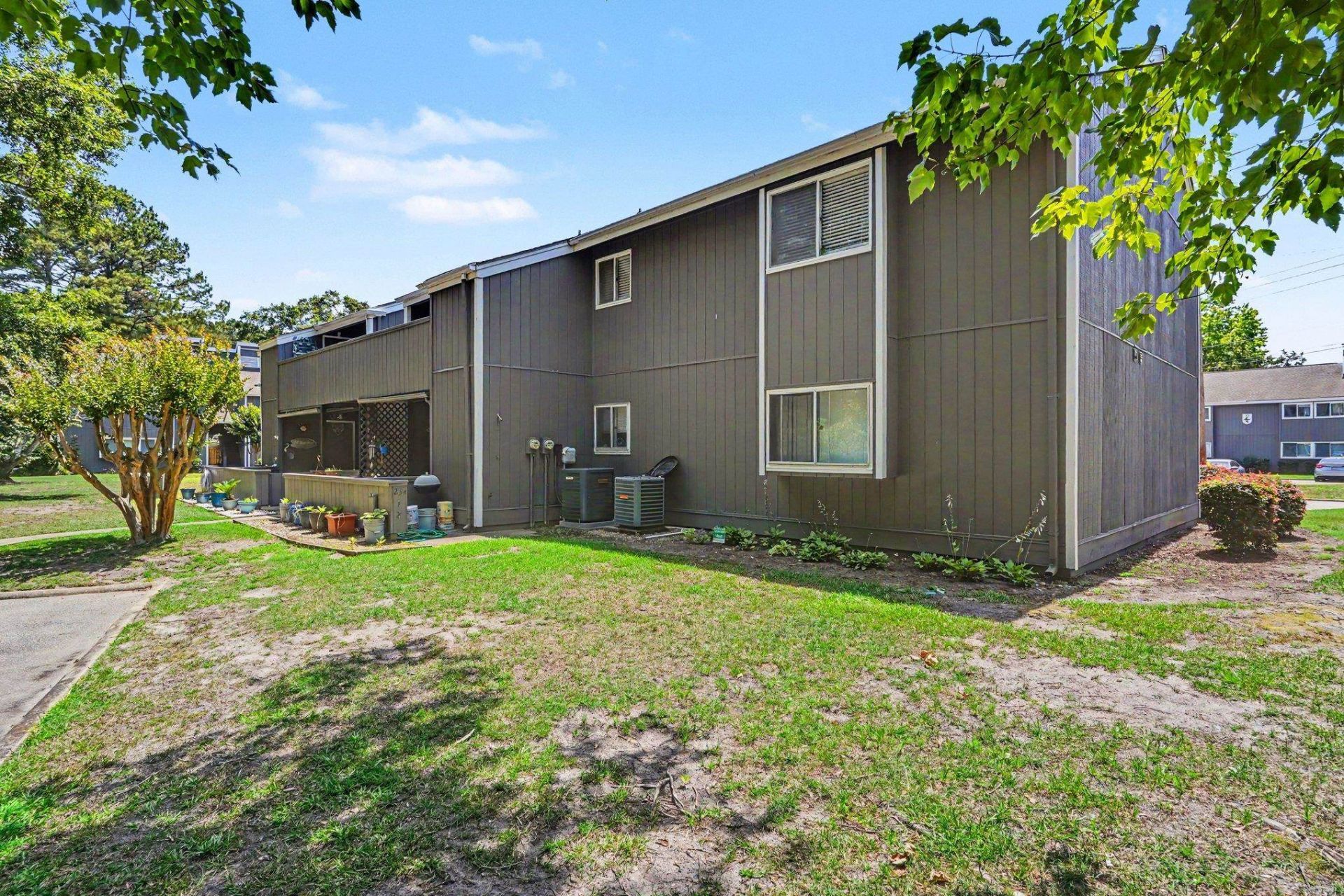 10301 N Kings Hwy.  Photo 20