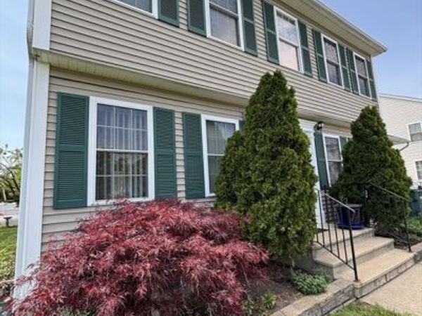 266 Christopher Dr, Springfield, MA 01129