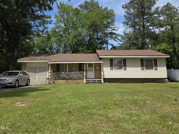 2902 Roanoke Avenue, New Bern, NC 28562