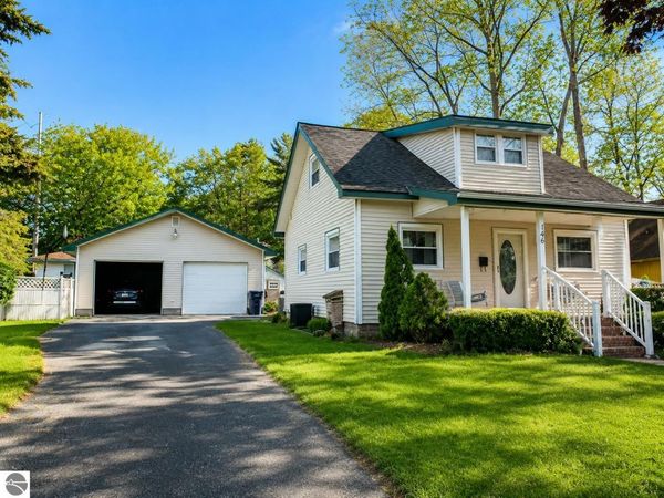 146 Sixteenth Street E, Traverse City, MI 49684